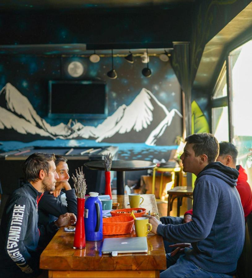 Moving Hostel Travel Bar Сан-Карлос-де-Барилоче Экстерьер фото
