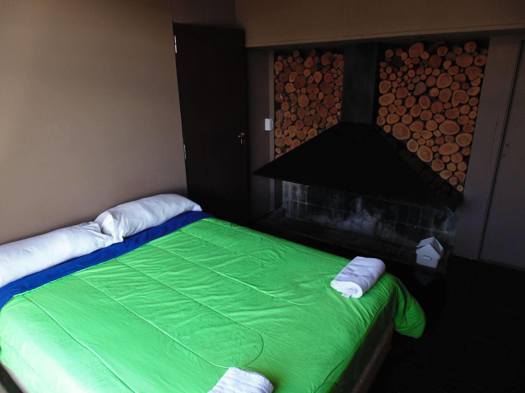 Moving Hostel Travel Bar Сан-Карлос-де-Барилоче Экстерьер фото